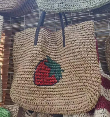Жіноча пляжна сумка Strawberry Big Paper